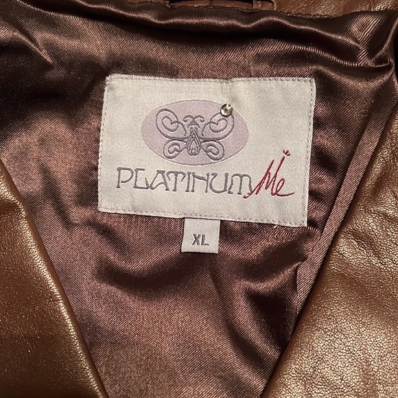 Beautiful deep coffee tones with great embroidery and glitter - Picture 4 of 7